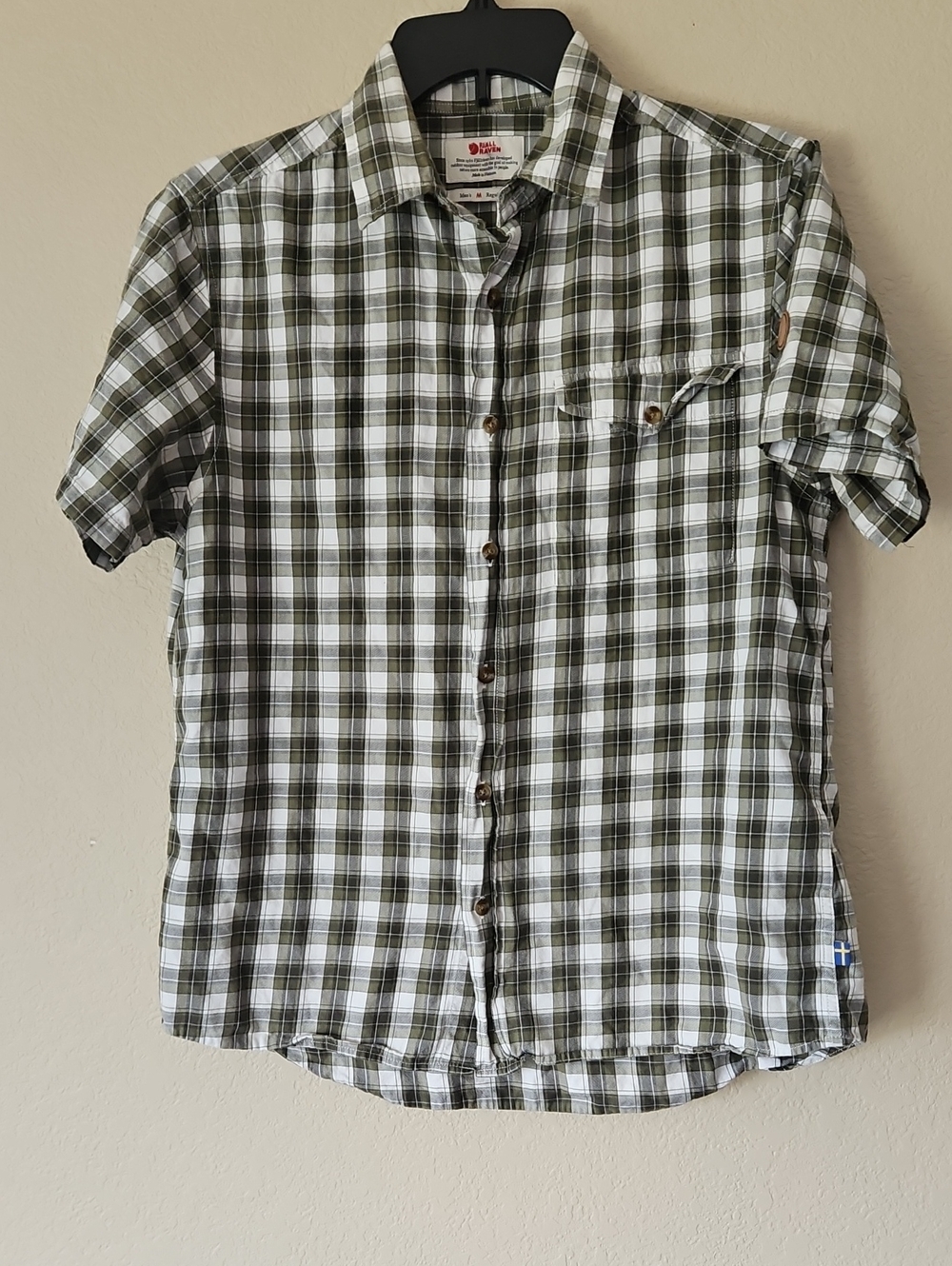 Fjall Raven Men’s Olive Green Plaid Short-Sleeve Shirt Medium